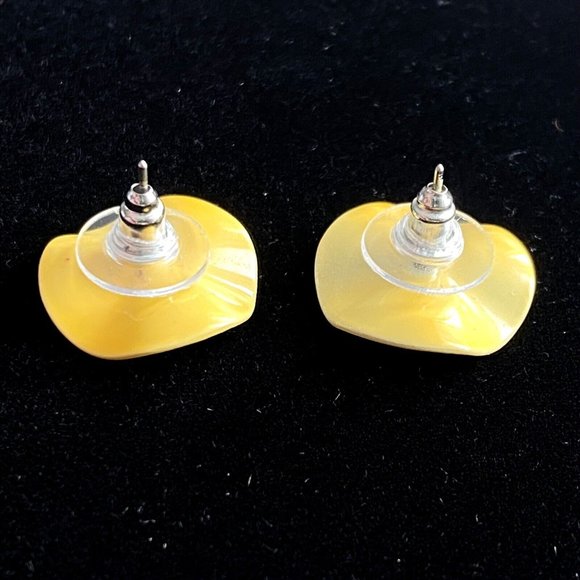1980s Yellow Undulating Wave Enamel Stud Earrings Lightweight New Cushion Backs - Picture 6 of 8